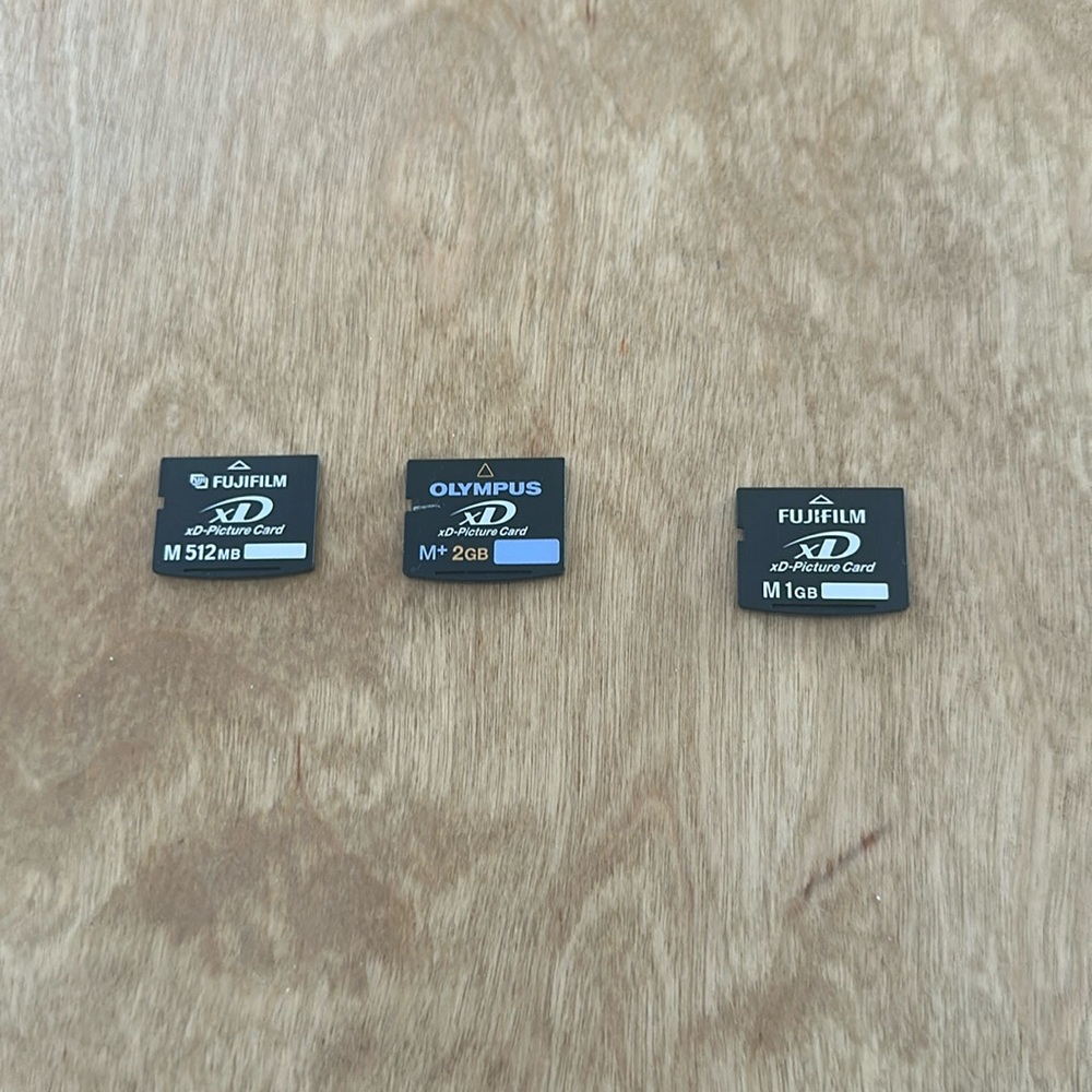 XD memory card for older digital cameras